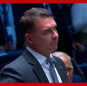 Flávio Bolsonaro vota a favor de PEC das Drogas e ironiza STF