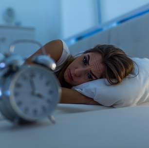 Insônia: dicas para lidar com o pensamento acelerado na hora de dormir
