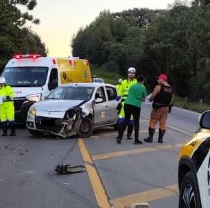 Carro invade pista contrária e provoca colisão frontal no Contorno Norte; trânsito ficou complicado