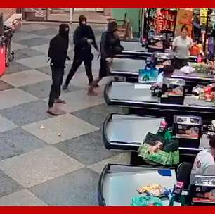 Câmera de segurança flagra arrastão, tiros e correria em supermercado no DF