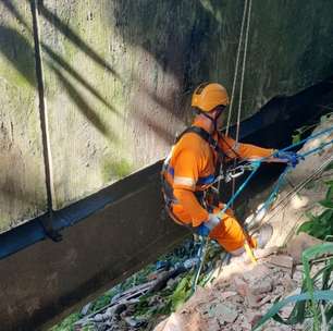 Garis alpinistas limpam encostas de comunidades no RJ