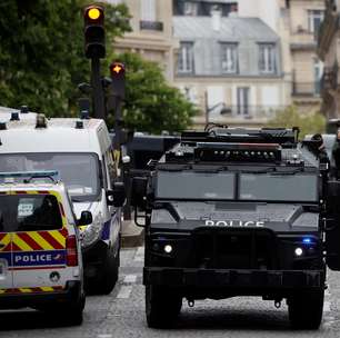 Polícia isola consulado do Irã em Paris após homem ameaçar se explodir; suspeito foi preso