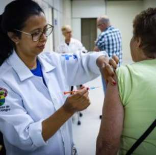 Vacina bivalente contra Covid está disponível em apenas dois postos de Porto Alegre
