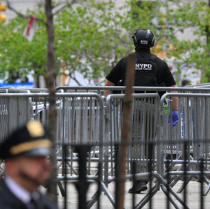 Homem se imola em frente ao tribunal dos EUA onde Trump é julgado