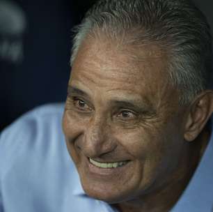 Tite é alvo de cusparada por torcedores do Palmeiras: 'Ter que limpar a minha cabeça é feio'