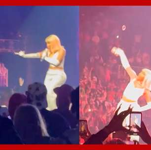 Nicki Minaj arremessa de volta objeto jogado por fã durante show nos EUA