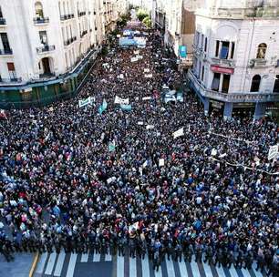 Estudantes protestam na Argentina contra ajustes nas universidades públicas
