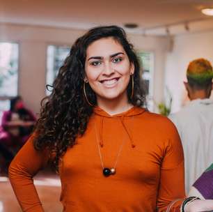 Travesti brasileira celebra mestrado em Harvard e planeja futuro: "Quero chegar na ONU"