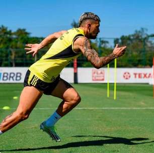 Jogadores que não viajaram para a Bolívia treinam no Ninho do Urubu