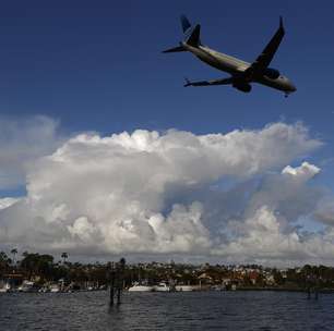 Famílias de vítimas querem que EUA processem Boeing por quedas de aviões