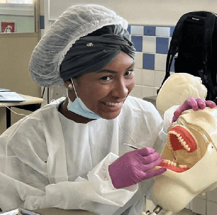 Estudante de Odontologia do RJ cria manual antirrascista para dentistas