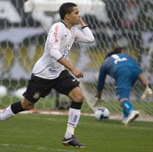 Clube da Série B fecha ataque com os dois maiores artilheiros do Corinthians no Século XXI