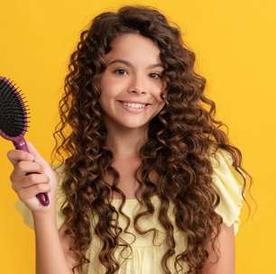 4 tipos de escovas e pentes perfeitos para cabelos cacheados