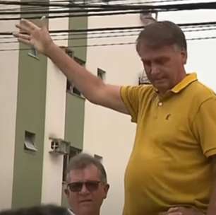 Passagem de Bolsonaro por Aracaju tem mal-estar, bandeira de 'inelegível' e alegação de inocência