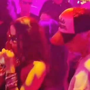 Anitta e Peso Pluma curtem balada juntinhos em Las Vegas; veja vídeo