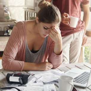 Mais de 20% da população tem dificuldade em pagar as contas