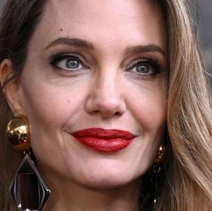Angelina Jolie não lida bem com solteirice: 'Paranoica'