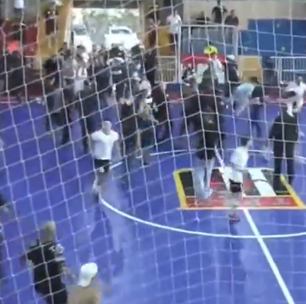 Briga generalizada interrompe final do Campeonato Metropolitano Sub-18 de futsal; vídeo