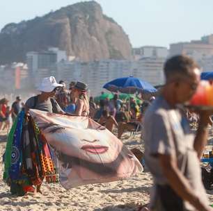 Kit Madonna, cangas e até CDs: orla de Copacabana vira loja não oficial da cantora