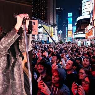 Dua Lipa dribla frio e chuva e lota Times Square com performances do novo álbum