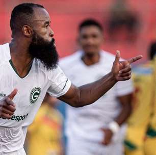 Marcão se destaca pelo Goiás da "madeira" aos gols