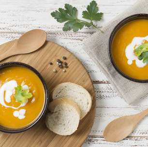 Saboreie uma deliciosa sopa de abóbora, frango e gengibre