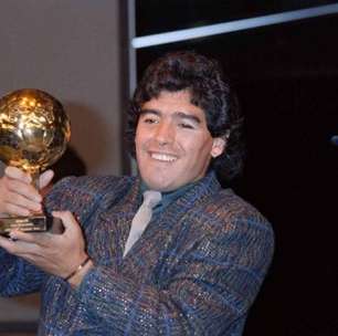 Família de Maradona tenta evitar leilão de emblemático prêmio do craque