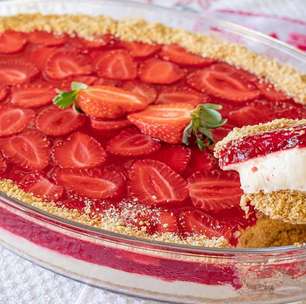 Torta espelhada de morango veja como fazer e se surpreenda com a facilidade de preparar