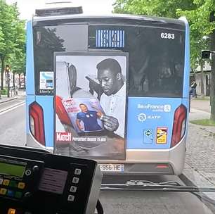 Morto há 1 ano e 4 meses, Pelé estampa anúncio nos ônibus de Paris