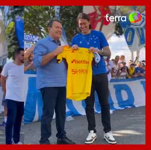 Cássio desembarca em Belo Horizonte e recebe festa da torcida do Cruzeiro