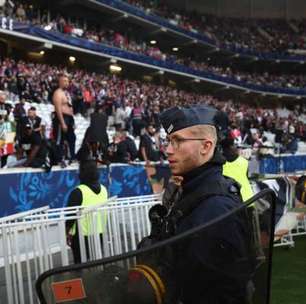 Torcedores de Lyon e PSG brigam antes da final da Copa da França; vídeo