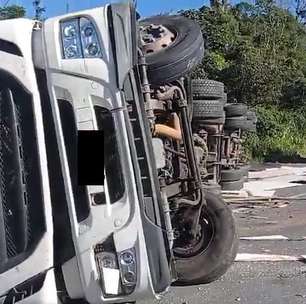 Após dois acidente, BR-166 é interditada e fila de veículos chega a 16 km no Litoral do Paraná