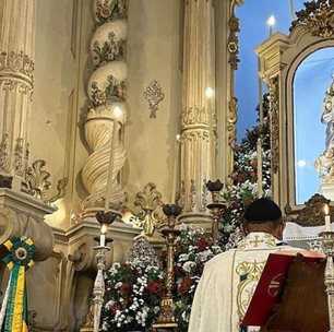 Padre batiza filha de casal homoafetivo: "A Igreja está aberta, não tenham receio"