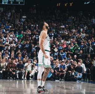 Boston Celtics vence Dallas Mavericks e fica a um jogo do título