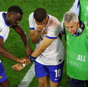 Mbappé é substituído com sangramento no nariz e preocupa a França na Eurocopa