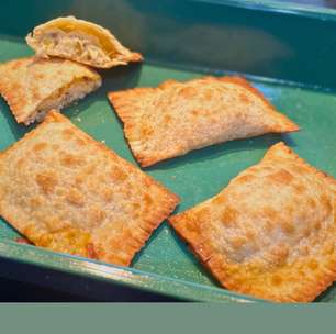 Pastel sem fritar: recheado com frango e milho cremoso, veja