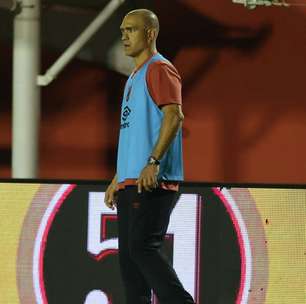 Juca Antonello celebra primeira vitória no comando do Athletico e fala sobre atletas poupados