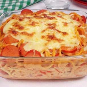 Receita de macarrão cremoso com salsicha de forno em 30 minutos