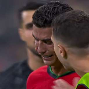 Cristiano Ronaldo cai no choro após perder pênalti na Eurocopa