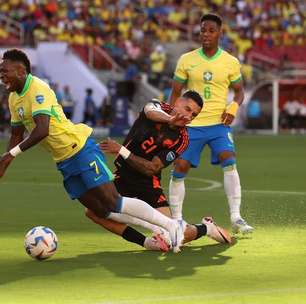 Conmebol admite erro do VAR em pênalti não marcado sobre Vini Jr