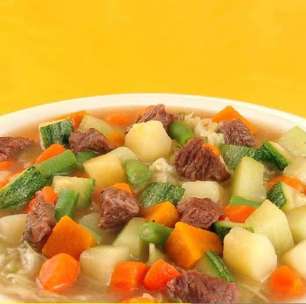 Sopa de legumes com carne: receita completa, quentinha e ótima para o jantar