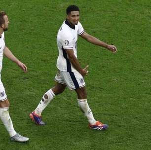 Bellingham, da Inglaterra, é punido por gesto obsceno, mas enfrenta a Suíça