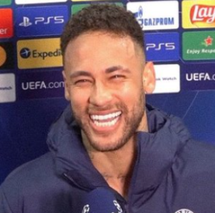 Neymar compartilha vídeo emocionado ao assistir primeiros passos de Mavie: 'Sapeca'