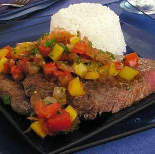 Receita de bife ao molho vinagrete para facilitar a rotina sem abrir mão do sabor