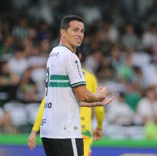 Em busca de enxugar o elenco, Coritiba encaminha a saída de Leandro Damião