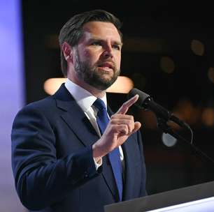 Em primeiro discurso, vice exalta Trump: 'Maior esperança dos EUA'