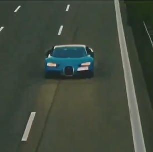 Veja o Bugatti a 414 km/h numa estrada sem limite de velocidade