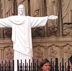 Réplica do Cristo Redentor será instalada próxima a Torre Eiffel no Ano do Brasil na França