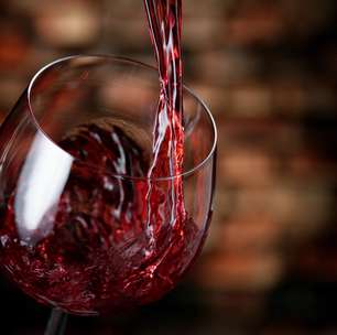 Esqueça a ideia de que uma taça de vinho ao dia faz bem à saúde