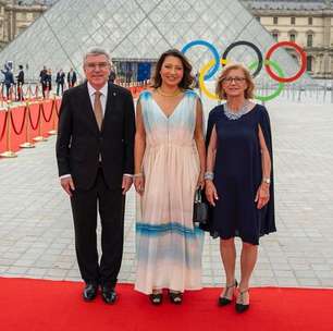 Em Paris, Janja Silva usa vestido de marca brasileira para recepção no Louvre